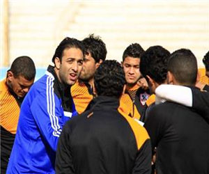   مصر اليوم - ميدو يحل أزمة رئيس بعثة الزمالك