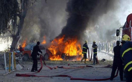   مصر اليوم - مقتل وإصابة 11 شخصًا في تفجيرين أحدهما حاول اقتحام مقرًّا للشُّرطة في نينوي