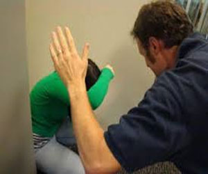   مصر اليوم - مصريّة تطلبُ الخُلع من زوجها لصفعه أمها