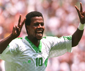 مصر اليوم - صحيفة ديلي ميل تلقب اللاعب العويران بـمارادونا العرب