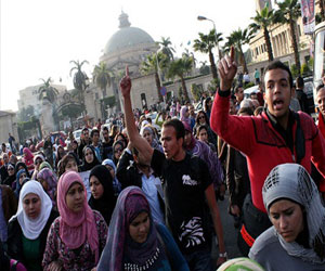   مصر اليوم - تظاهرة لطلابِ جامعة القاهرة لرفض الحرس الجامعي