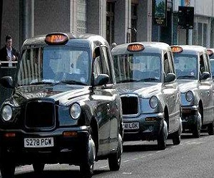   مصر اليوم - سائقي سيارات الأجرة في بلدة بريطانية مقايضة أجورهم بالجنس