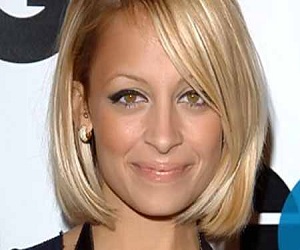   مصر اليوم - النجمة الأميركية نيكول ريتشي و صبغ شعرها بلون بنفسجي