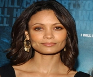   مصر اليوم - الممثلة البريطانية ثاندي نيوتن ترزق بصبي هو طفلها الثالث