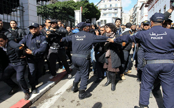   مصر اليوم - رئيس الوزراء الجزائري يصف من يقف وراء بركات بدعاة الفتنة
