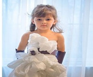   مصر اليوم - طفله عمرها اربع سنوات تستخدم الورق فى تقليد فساتين النجمات