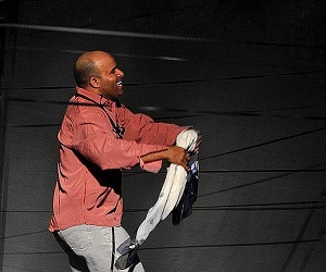   مصر اليوم - عرض لمسرحية يا ورد مين يشتريك في مهرجان الكويت للمونودراما