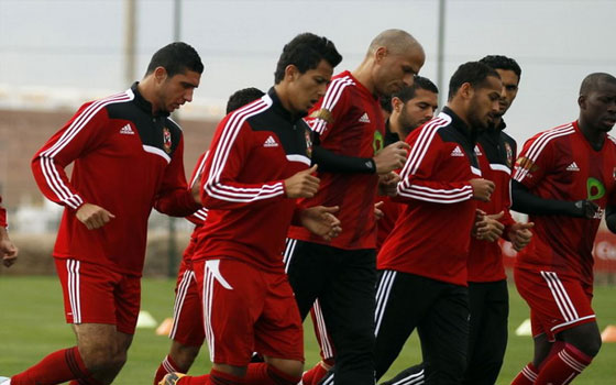   مصر اليوم - جماهير الأهلي تؤازر فريقها بقوة في التدريبات بعد قرار منعها من حضور المباريات