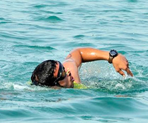   مصر اليوم - خالد بن حمد يطلق سباحة التحدي لصالح مرضى السرطان