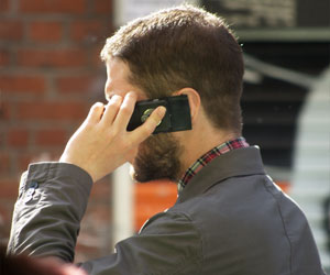   مصر اليوم - فرنسي من بين اثنين يرى أن التليفون المحمول غالي السعر