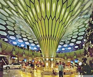   مصر اليوم - عطل فني والضباب يحولان دون استقبال في مطار أبوظبي