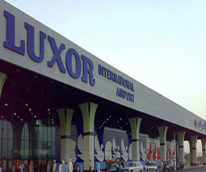   مصر اليوم - وصول 160 سائحًا بريطانيًا لمطار الأقصر في مصر