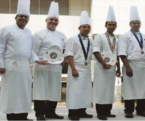   مصر اليوم - طهاة مركز دبي التجاري يفوزون بـ 66 ميدالية في صالون كولينير