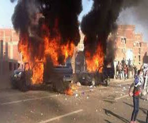 مصر اليوم - إحراق سيارتين للشرطة وإصابة 3 جنود في الهرم