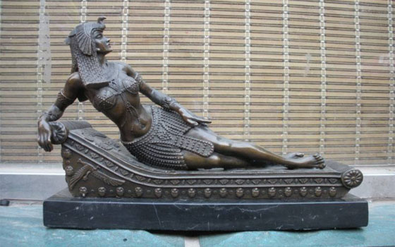   مصر اليوم - الملكة كليوباترا تتصدر قائمة النساء اللواتي صنعن التاريخ في يوم المرأة العالمي