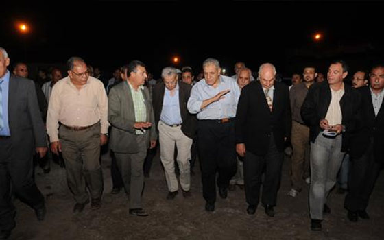   مصر اليوم - رئيس الوزراء يتعهّد بإعادة بناء المؤسّسات ومواجهة الإرهاب وضبط الأمن