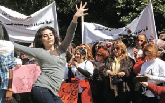   مصر اليوم - مسيرة نسائية تنظمها جمعية كفى عنفا واستغلالا وبرامج تلفزيونيَّة خاصَّة