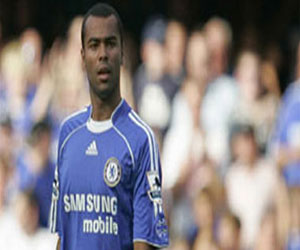   مصر اليوم - أشلي كول ولوك شاو ينفيان ميولهما للشذوذ الجنسي