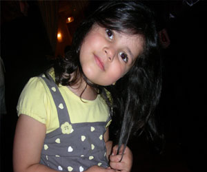 مصر اليوم - الطفلة لين الصعيدي تنتهي من تصوير باقة ورد