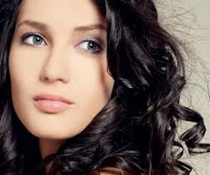 مصر اليوم - الحجر الأسود للحصول على شعر داكن اللون