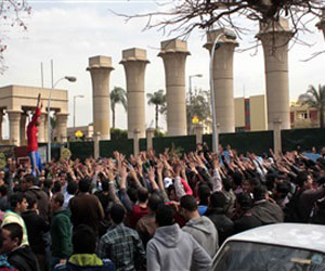   مصر اليوم - وقفة لطلّاب حملة مستقبل وطن في جامعة عين شمس