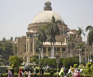   مصر اليوم - طلابُ طب القصر العيّني يرفضون عودة الحرس الجامعي