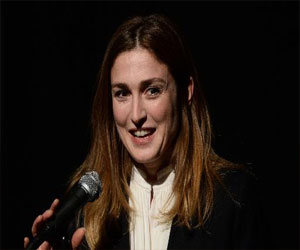   مصر اليوم - جولي غاييه صديقة هولاند تؤكد أن حياتها يجب أن تبقى خاصة