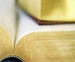   مصر اليوم - ماليزيا تحظر كتاب البطل الخارق ألترامان