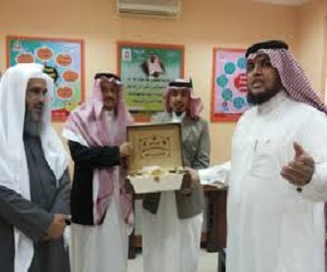   مصر اليوم - مدير تعليم عسير يتفقد مكتب التربية والتعليم في محافظة خميس مشيط