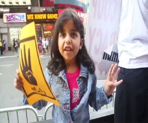 مصر اليوم - مظاهرة منزلية لأطفال ضد الانقلاب بسوهاج