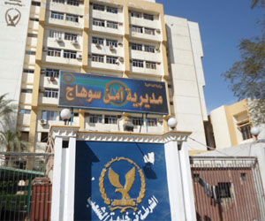 مصر اليوم - أبو ضيف يتفقد أقسام ومراكز الشرطة في سوهاج