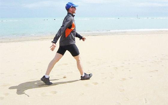   مصر اليوم - السير لمسافة 2 كيلومتر يوميًا يكافح الانسداد الرئويّ