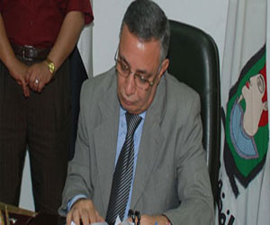 مصر اليوم - محافظ سوهاج يتفقّد طريق سوهاج البحر الأحمر