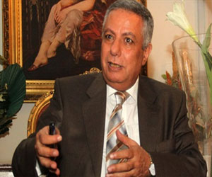   مصر اليوم - التّحقيق مع معلّمة فَصَلَت البنات عن البنين في الطابور