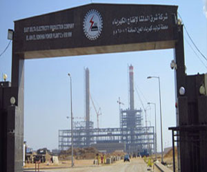 مصر اليوم - احتجاج عمالي يوقف العمل بمحطة كهرباء العين السخنة