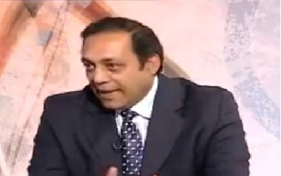   مصر اليوم - بعض المرشدين يستغلُّون السيَّاح في رفع إشارة رابعة