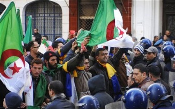   مصر اليوم - الأحزاب المقاطعة للانتخابات الرِّئاسيَّة الجزائريَّة تُنظِّم وقفة احتجاجيَّة الأربعاء