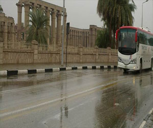   مصر اليوم - الأمطار تتسبب في غرق وتصدُّع عشرات المنازل الطِّينيَّة في جنوب الأقصر