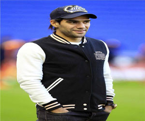   مصر اليوم - فالكاو يُشاهد مباراة أتليتكو وميلان من مقصورة فيسينتي كالديرون