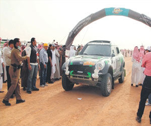   مصر اليوم - اتحاد السيارات يفحص المركبات مبدئيًا قبل انطلاقة رالي حائل الدولي