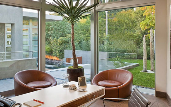   مصر اليوم - الفنان العالمي أفيشي يشتري قصرًا بـ15.5 مليون دولار في لوس أنغلوس