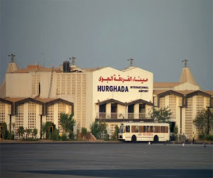   مصر اليوم - محافظ البحر الأحمر يتفقد أعمال الصيانة في مطار الغردقة