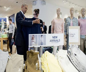   مصر اليوم - الرئيس الأميركي باراك أوباما يتسوق في نيويورك