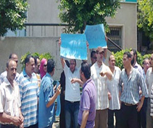   مصر اليوم - مُعلمو مدرسة القناة القوميّة في المعادي يعتصمون لإقالة المديرة