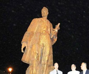 مصر اليوم - تمثال عبّاس العقّاد في جامعة البحوث الوطنيّة الروسيّة