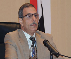 مصر اليوم - أمن الغردقة يعثر على جثة طفل ملقاة في صندوق قمامة