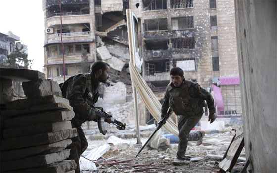   مصر اليوم - كتائب الثوّار تُعلن إصابة طائرتَيْن مروحيّتَيْن و الجيش الحُر يفجر مركزًا للحكومة