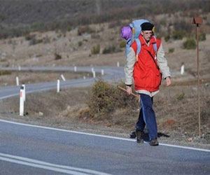   مصر اليوم - رحالة يتغذى على الذباب 15 يومًا ليبقى على قيد الحياة