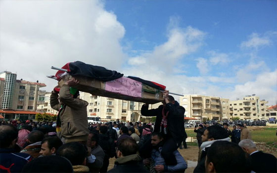   مصر اليوم - آلاف الأردنيون يعتصمون في عمان للمطالبة بطرد السَّفير الإسرائيلي وإغلاق مقر السِّفارة