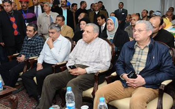   مصر اليوم - رئيس مجلس الوزراء والمحافظ يتفقدان المنشآت الصحيّة في الجيزة